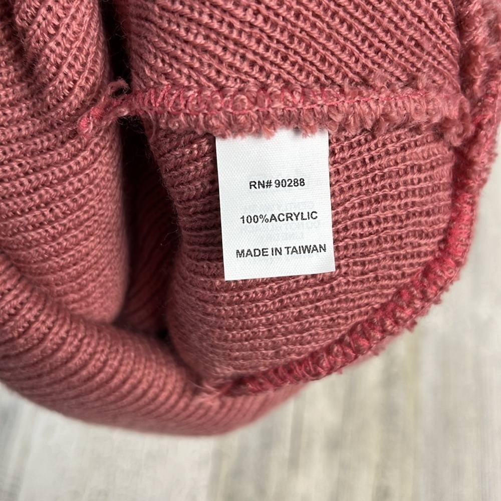 Adidas women’s  pink beanie cap - Picture 3 of 3